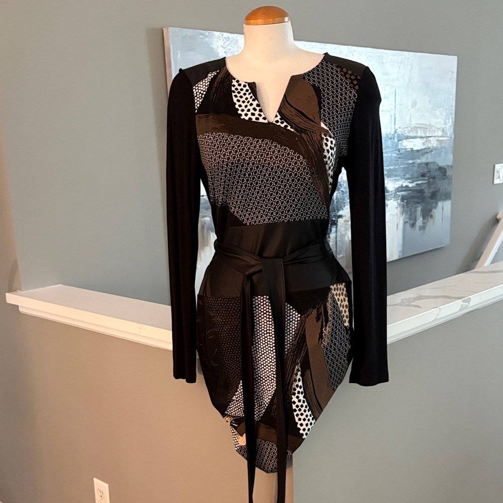 VENUS Black and White Long Sleeve Dress